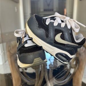 Nike toddler Black and White Sneakers